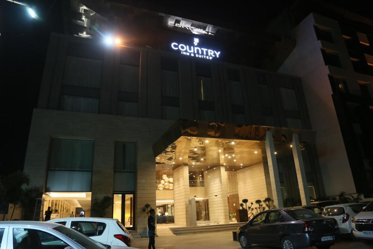 Country Inn & Suites By Radisson Chandigarh Zirakpur Bagian luar foto